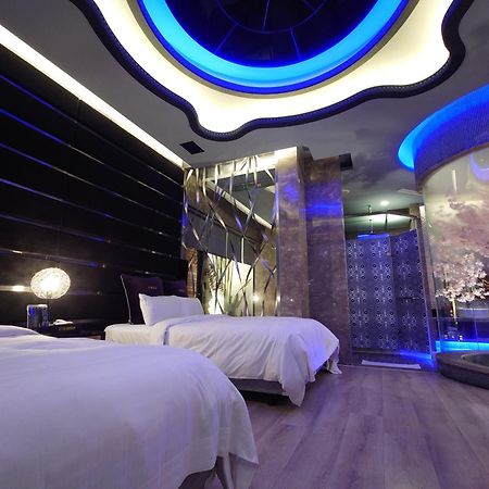 The Yorker Deluxe Motel Таоюань Экстерьер фото