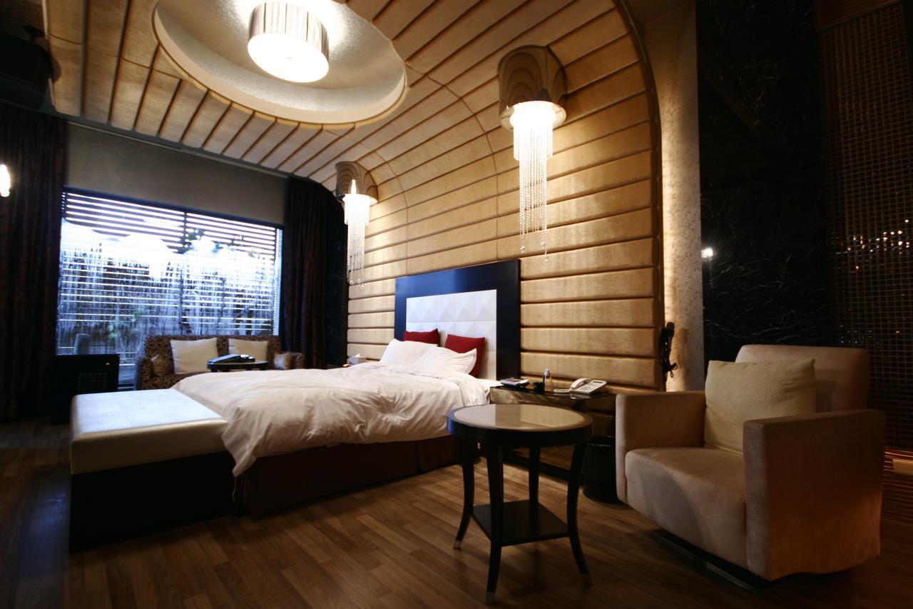 The Yorker Deluxe Motel Таоюань Экстерьер фото